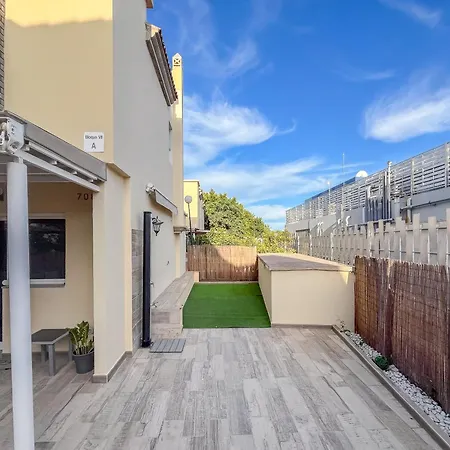 Дом отдыха Maspalomas Duplex - Private Terrace & Pool Сан-Бартоломе